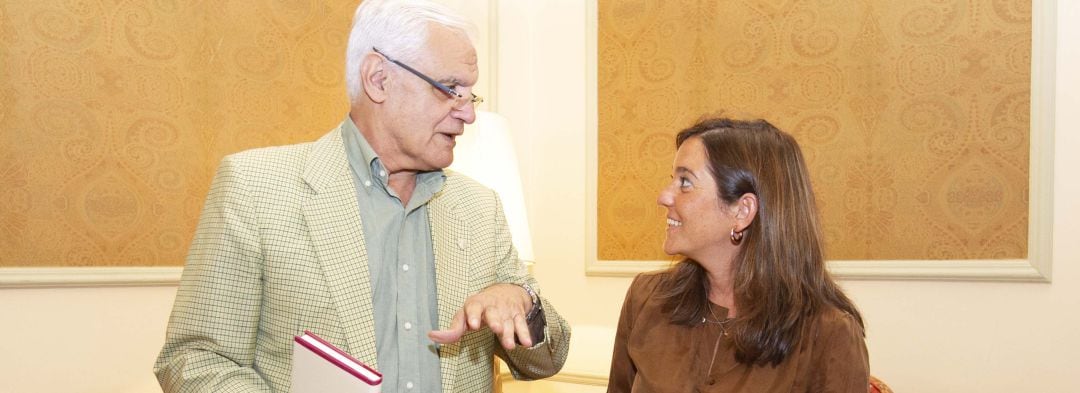 Inés Rey, alcaldesa de A Coruña, junto A Víctor Freixanes, Presidente de la RAG