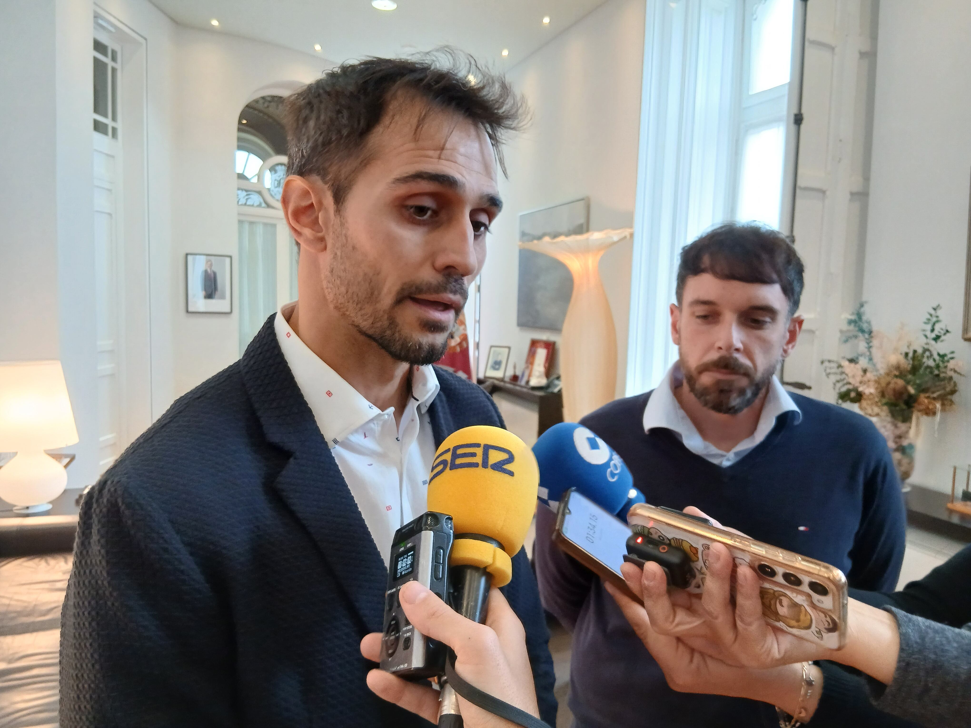 Alejandro Arribas comparece ante los medios en el Ayuntamiento de Cartagena