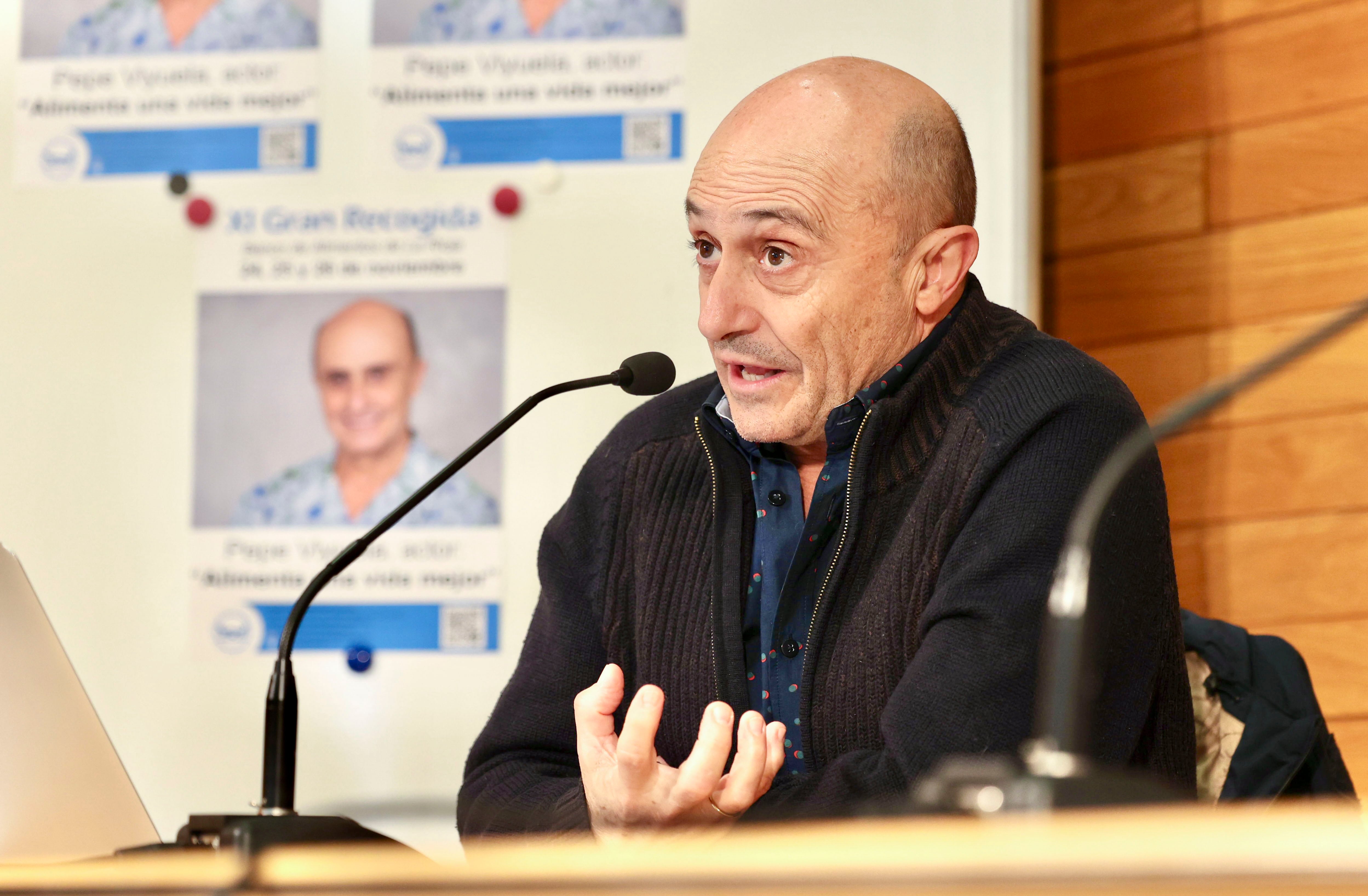 LOGROÑO, 02/11/2023.- El actor riojano Pepe Viyuela interviene durante su presentación como padrino de la XI Gran Recogida del Banco de Alimentos de La Rioja, que se celebrará del 24 al 26 de noviembre, este jueves en Logroño. EFE/ Raquel Manzanares
