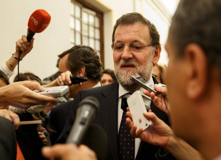 Spain&#039;s Prime Minister Mariano Rajoy is surrounded by reporters as he leaves during a government control session at Spain&#039;s Parliament in Madrid, Spain, May 27, 2015. To anyone who doubted his re-election strategy, Rajoy has had a simple answer: &quot;Trust me