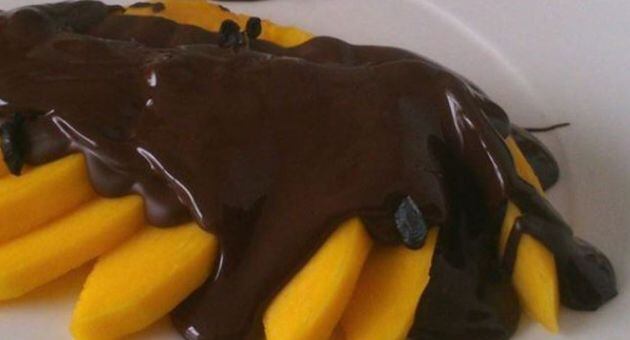 Receta de mango con chocolate y ajo negro.