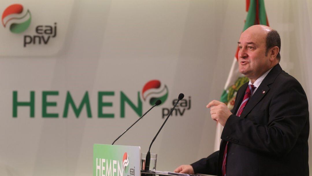 El presidente del EBB del PNV, Andoni Ortuzar, en una rueda de prensa en Bilbao.