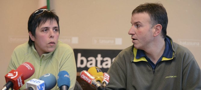 Maite Goyenetxe (i) y Jean-Claude Aguerre, miembros del partido independentista vasco Batasuna