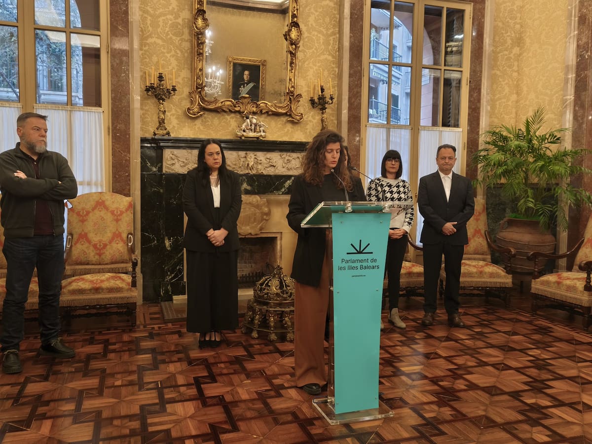 El Parlament balear condena el acoso homófobo a un docente de Andratx