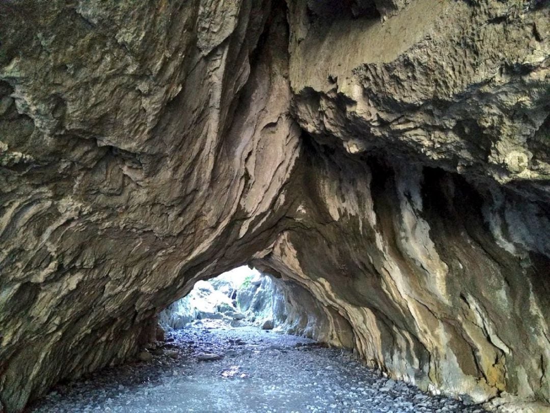 Interior de la cueva de Baltzola