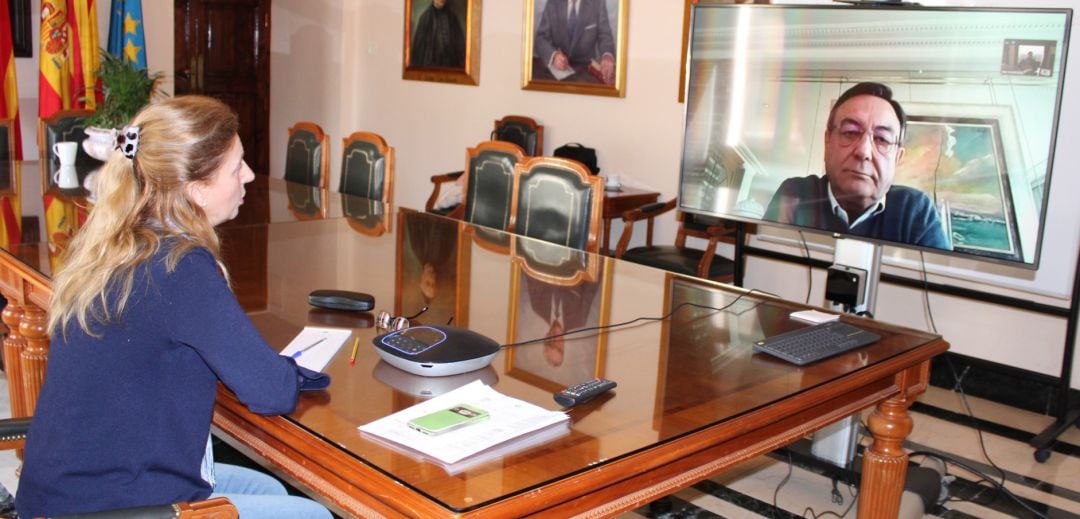 Imagen de la alcaldesa Amparo Marco con Sebastián Pla, de la CEV