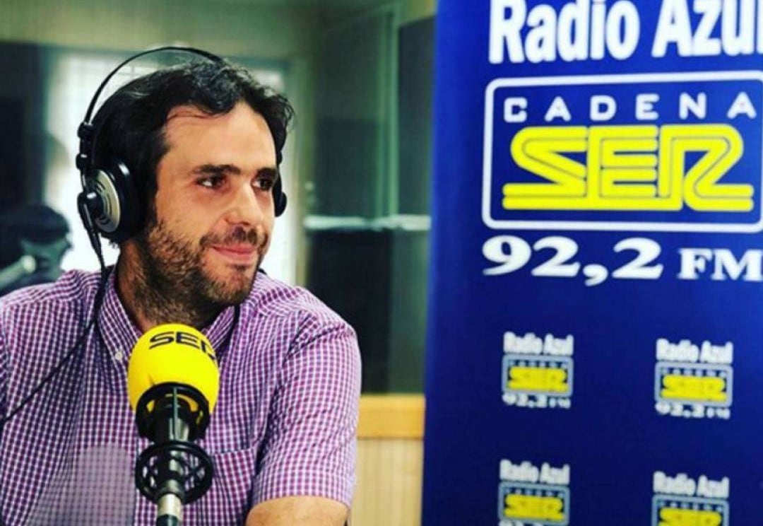 Jacobo Medianero en los estudios de Radio Azul -Archivo-