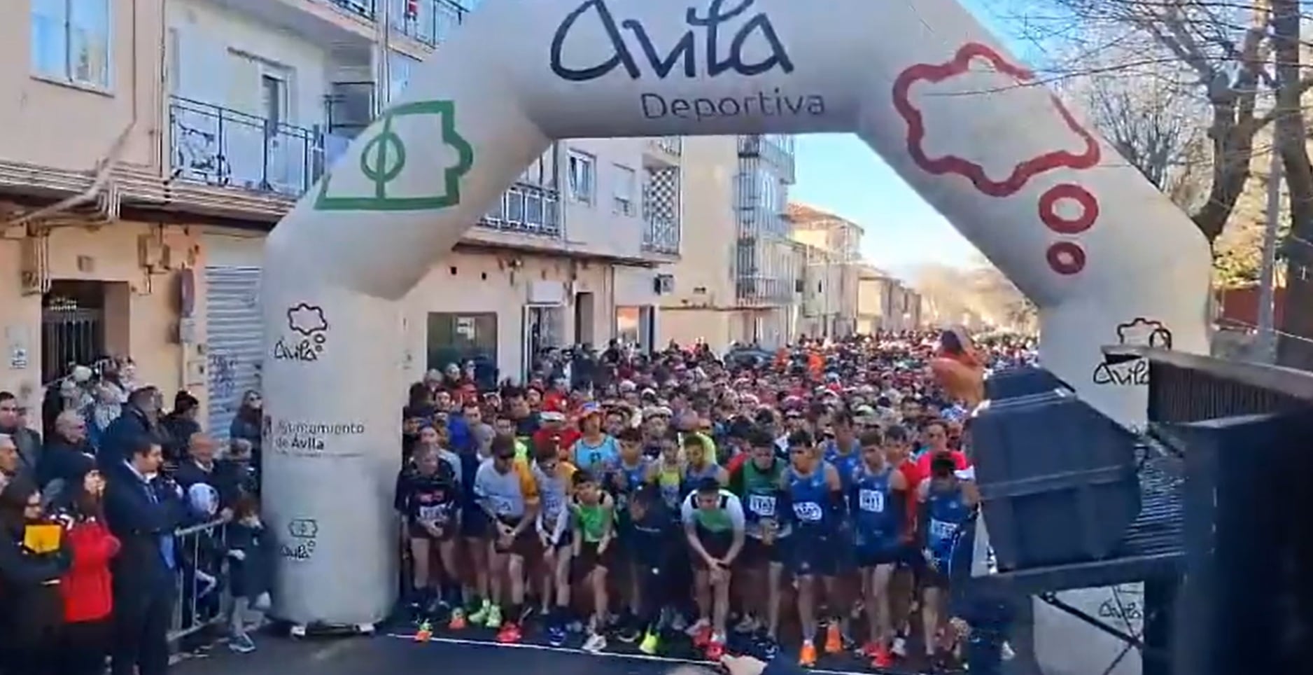 Los participantes de la Carrera del Pavo 2024, dispuestos a tomar la salida
