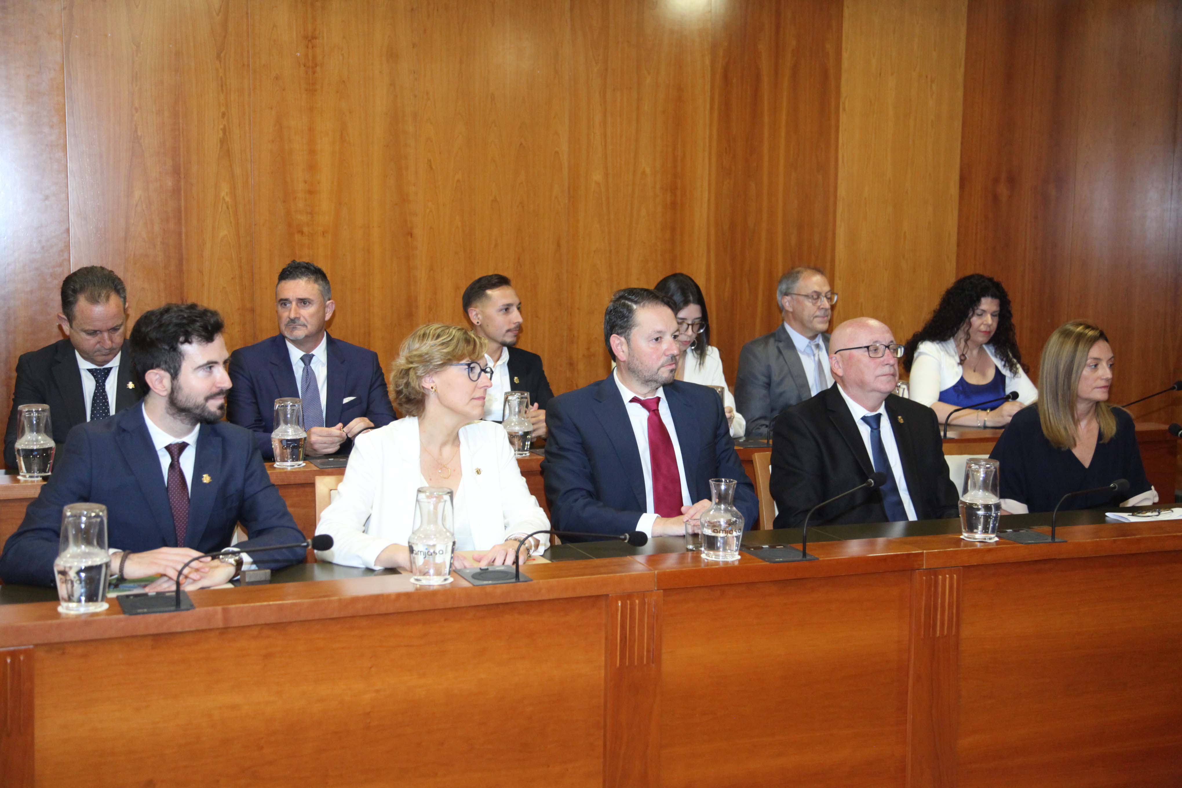 Integrantes del equipo de gobierno de Xàbia, durante el pleno de investidura del 17 de junio de 2023.