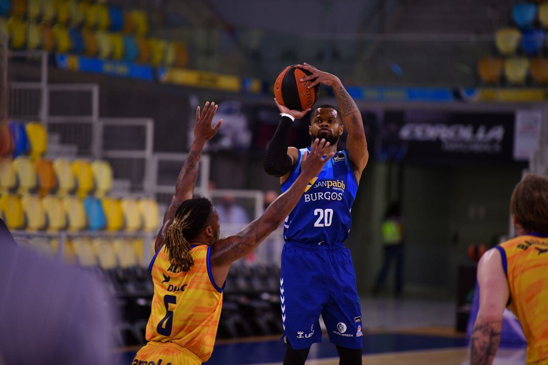 Omar Cook frente a Herbalife Gran Canaria 