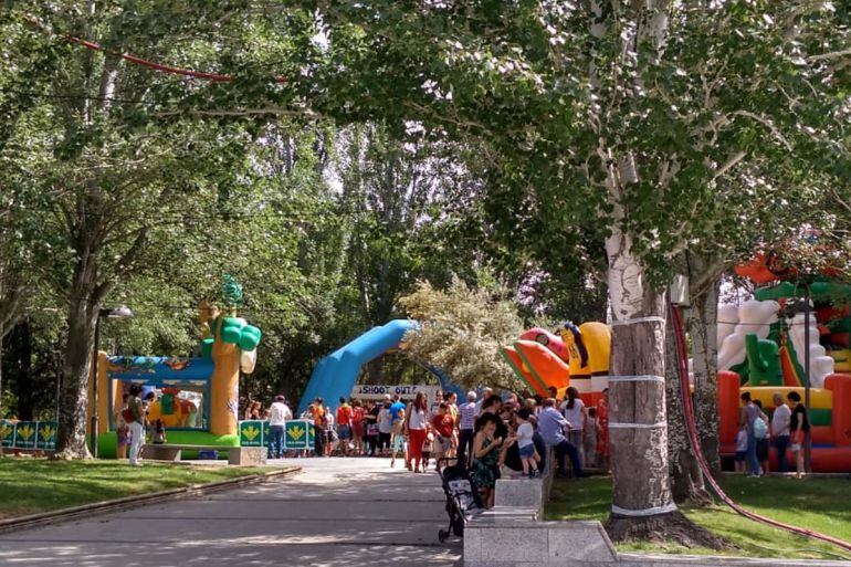 parque infantil en la Plaza de la Marina Española