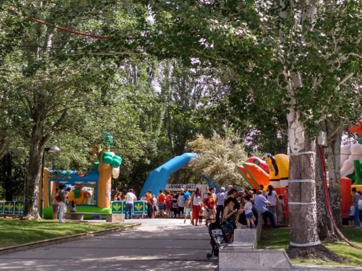 El parque infantil hace las delicias de los más pequeños