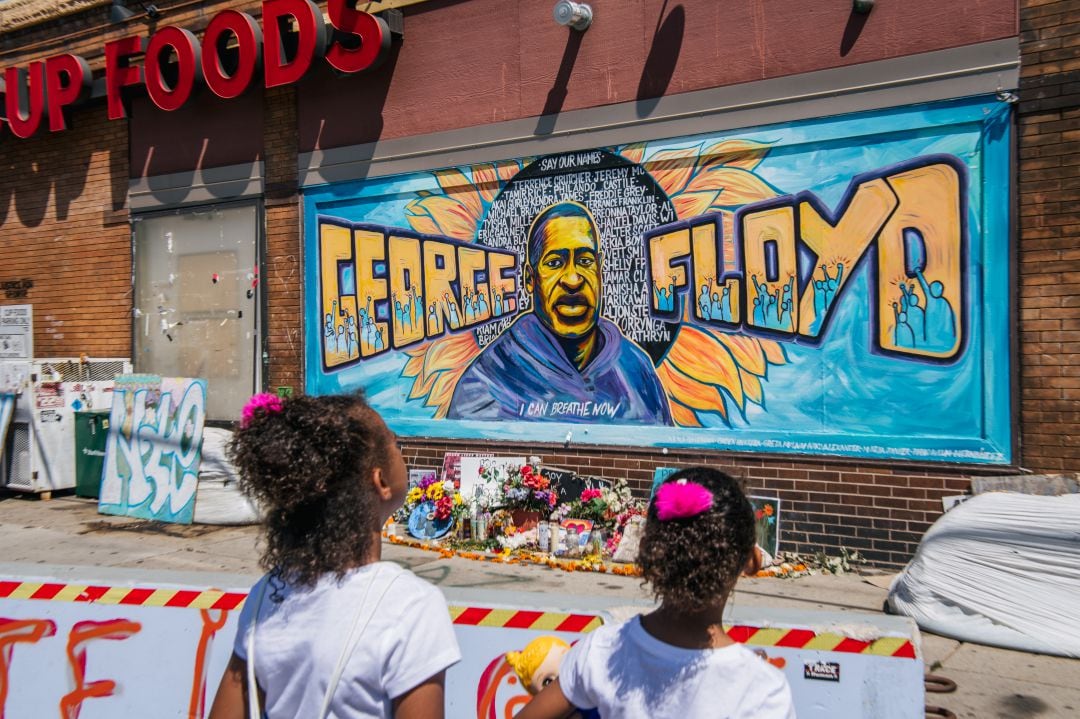 Mural en recuerdo a George Floyd en Minneapolis 