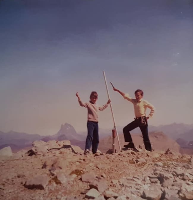 Fernando con su hermano ya desde pequeño le apasionaba la montaña