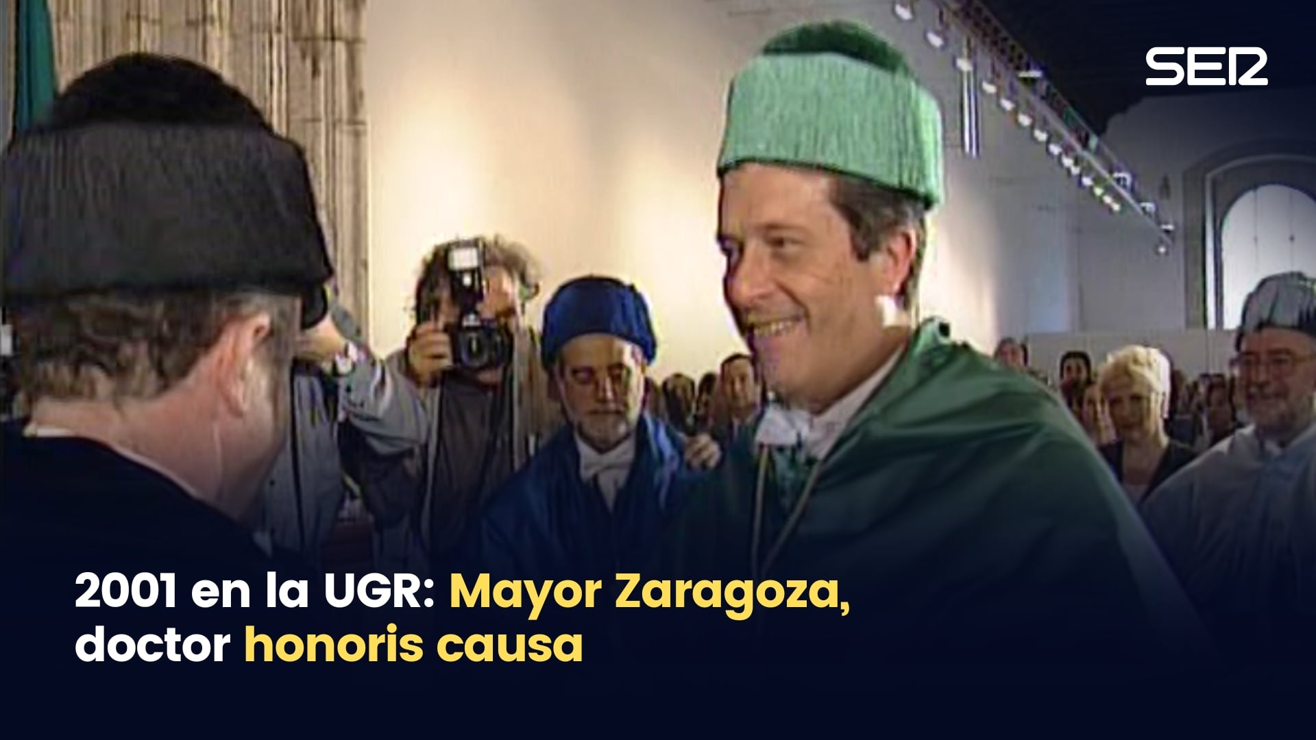 El exrector de la UGR, Federico Mayor Zaragoza, fue investido doctor honoris causa por la Universidad de Granada, su univerisdad, en mayo de 2001 junto al premio nobel de literatura José Saramago