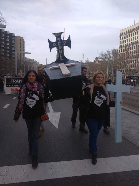 Manifestantes en Zaragoza en defensa de la transición justa de Andorra