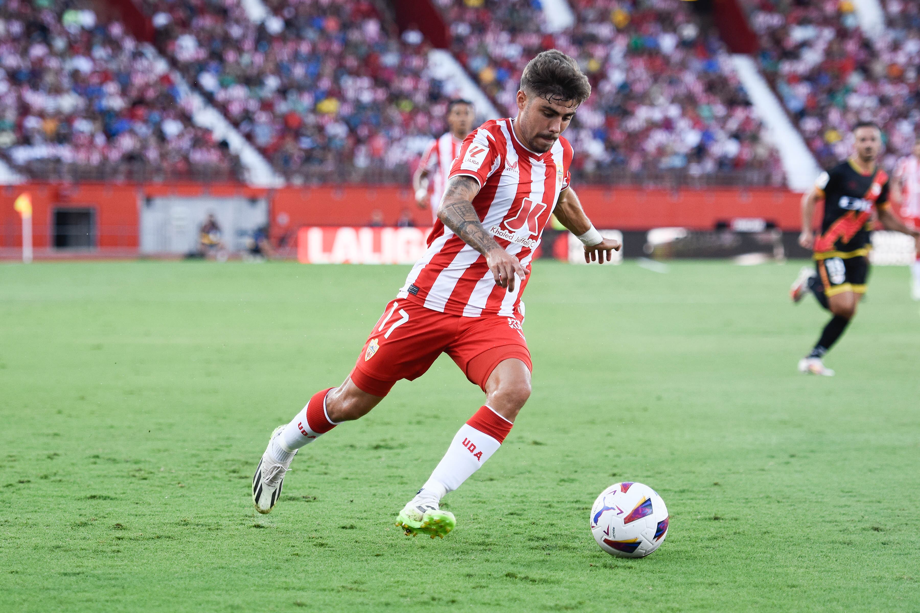 Pozo tiene claro que hay que arreglar la defensa del Almería, se han encajado 29 goles en 10 jornadas. Una barbaridad.