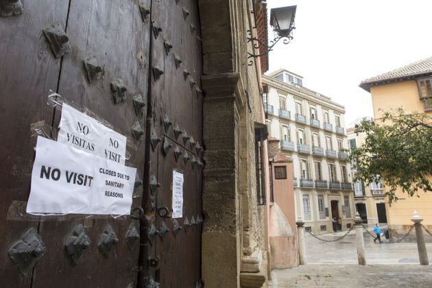 Una de las entradas a la Catedral de Málaga