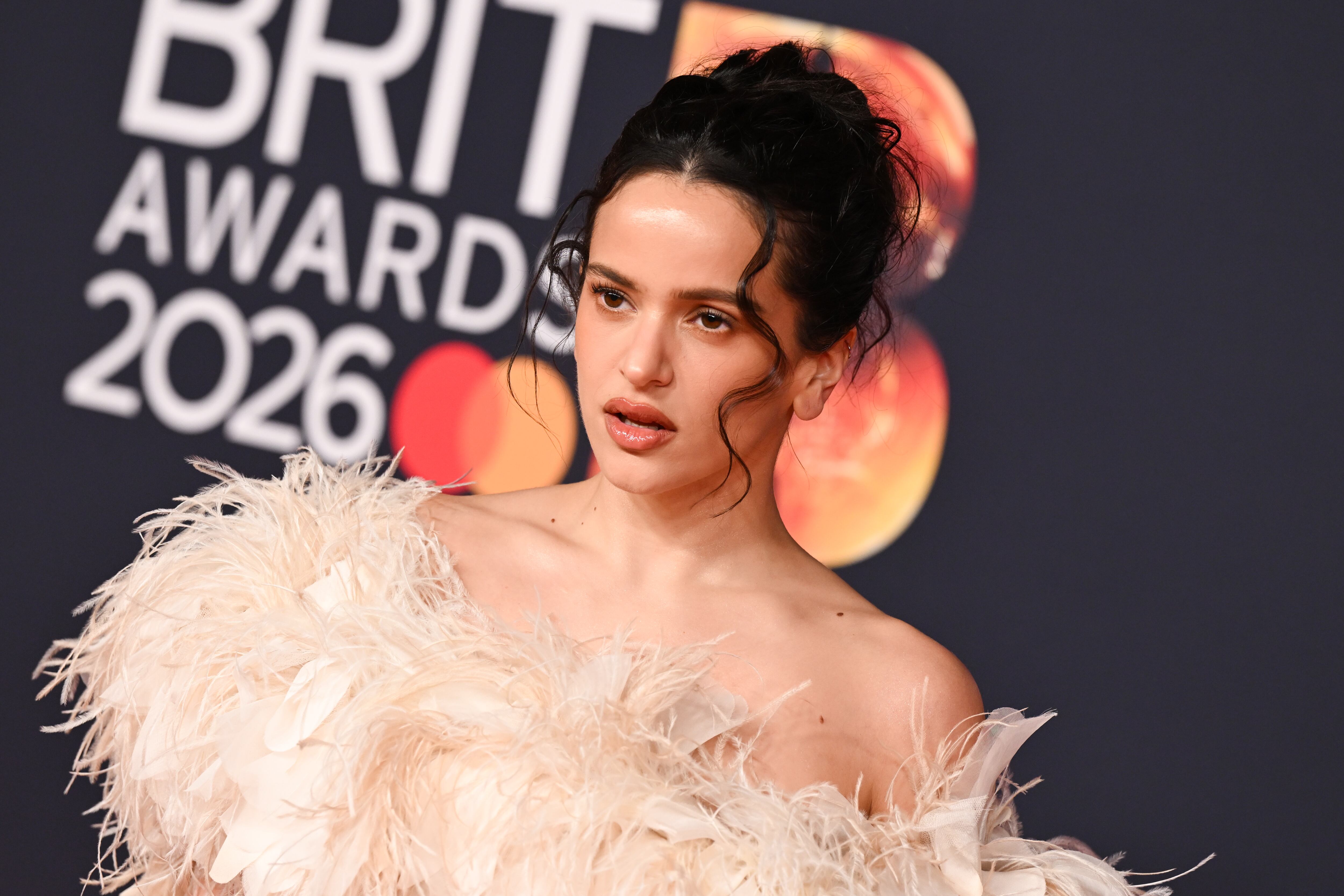 Rosalía en la alfombra roja de los 'Brit Awards'