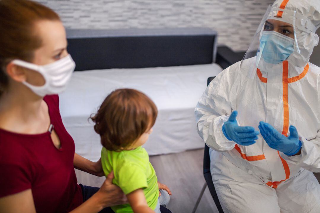 Yurena es una de las diez enfermeras que se desplaza a domicilio en el programa de visitas a pacientes con Covid vulnerables