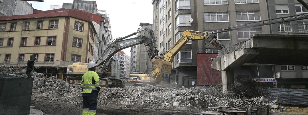 Obras de demolición del Viaducto de la Ronda de Nelle, A Coruña