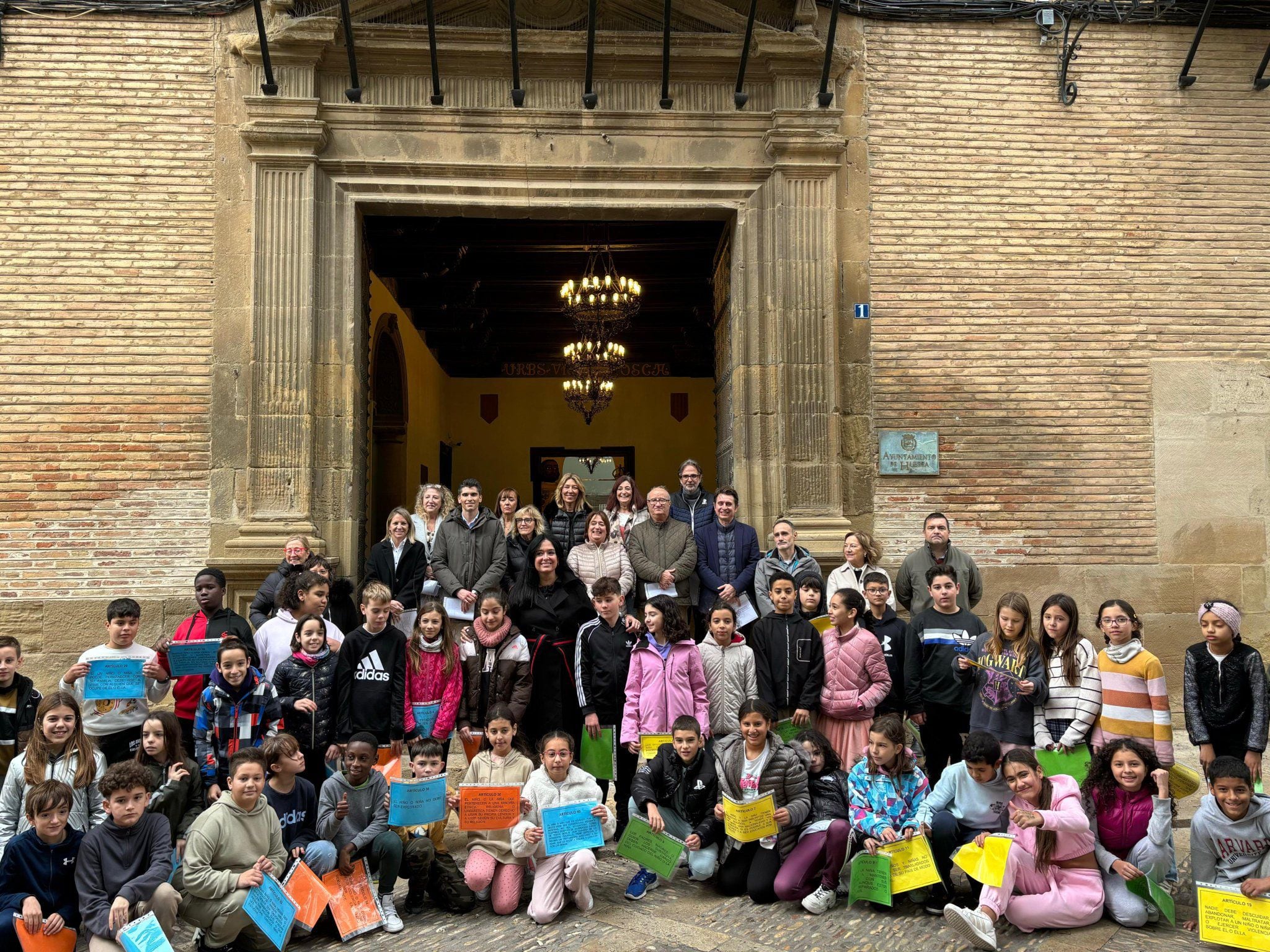 Actividad en el Ayuntamiento de Huesca con motivo del Día Mundial de la Infancia