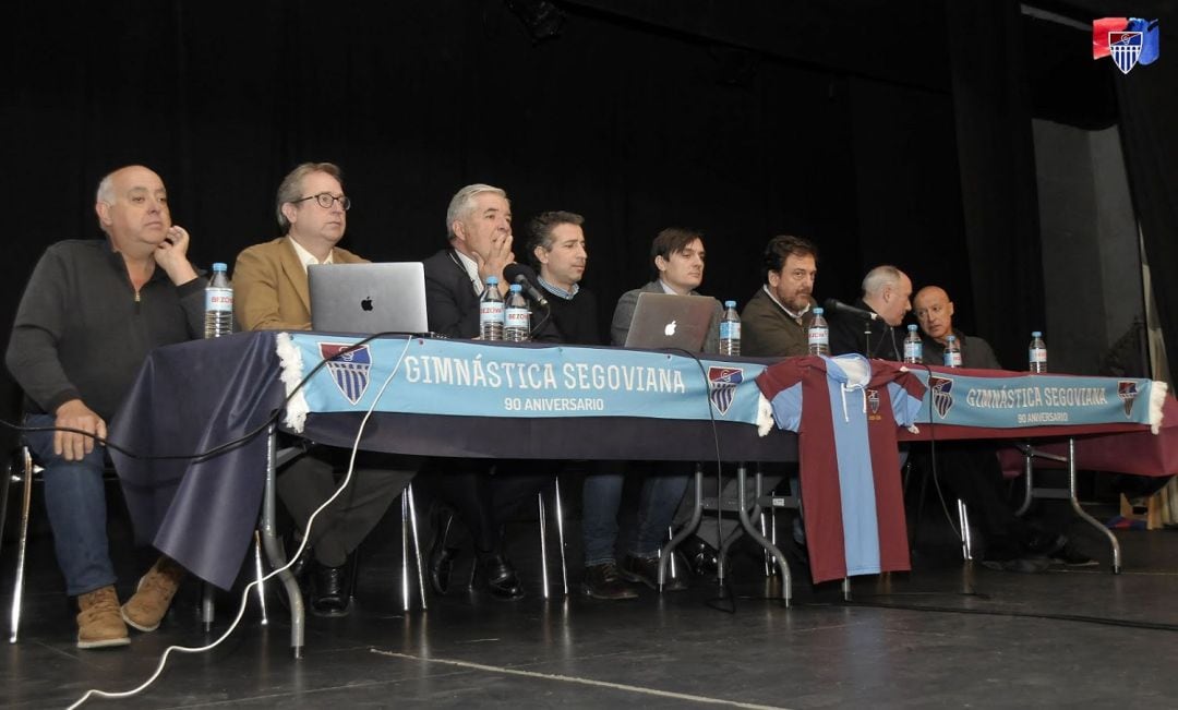 Directivos de la Gimnástica junto a los inversores interesados en la Segoviana