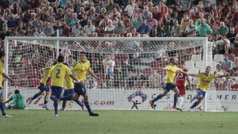 Ortuño celebra su gol ante el Almería