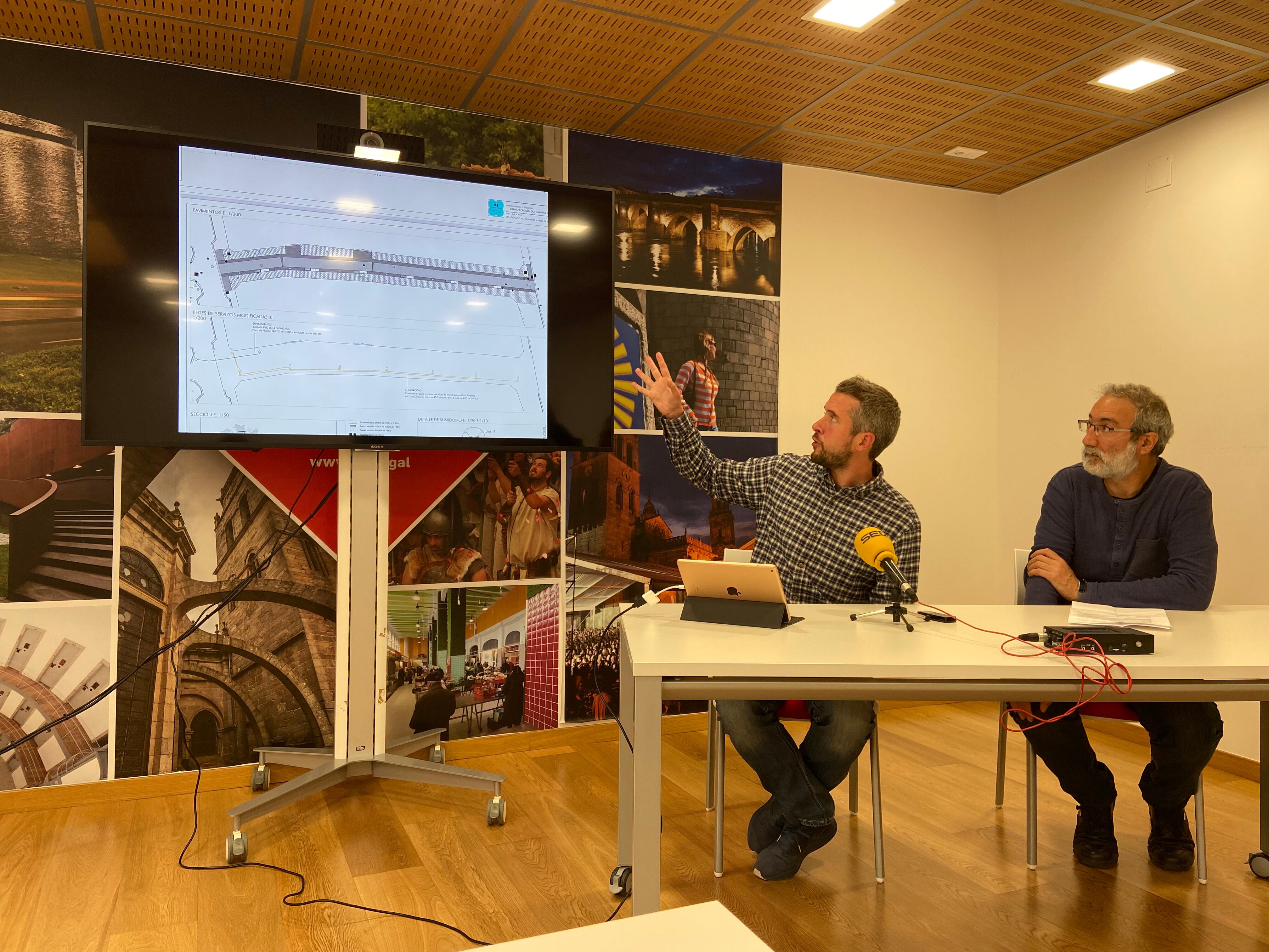 El teniente alcalde de Lugo, Rubén Arroxo, junto con el concejal de Infraestructuras Urbanas, Alexandre Penas, en la presentación del proyecto