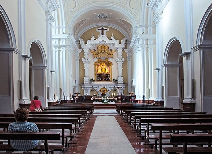 Interior de la iglesia del Carmen