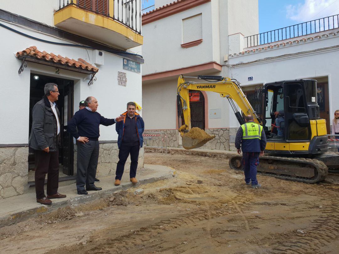 El alcalde de Algeciras, José Ignacio Landaluce, visita las obras de restauración del barrio de San Isidro 
