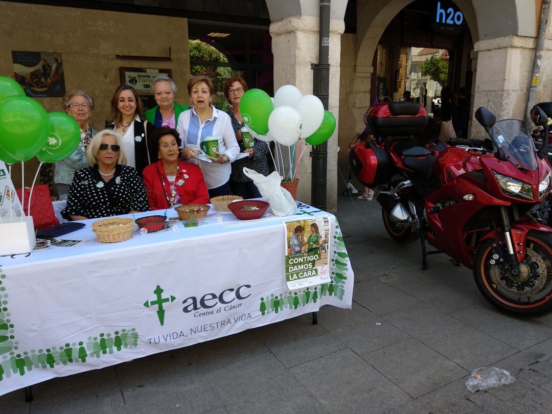 La jornada de cuestación de la Asociación contra el Cáncer se celebra el mismo fin de semana que Aranda vive la gran animación de la Concentración Motera