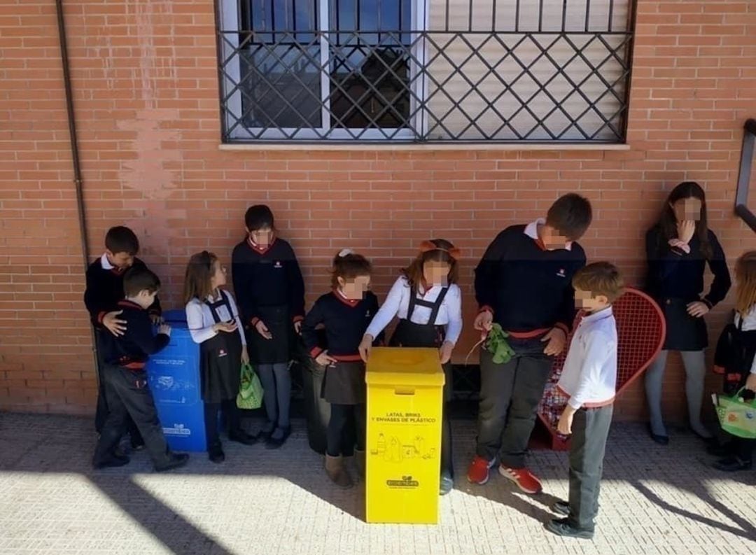 Alumnos que participan en el proyecto “Doraemon corre la Boscocarrera&quot;