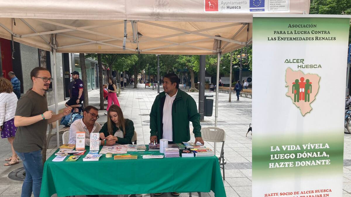 Alcer Huesca sale a la calle para concienciar en el día del donante de órganos