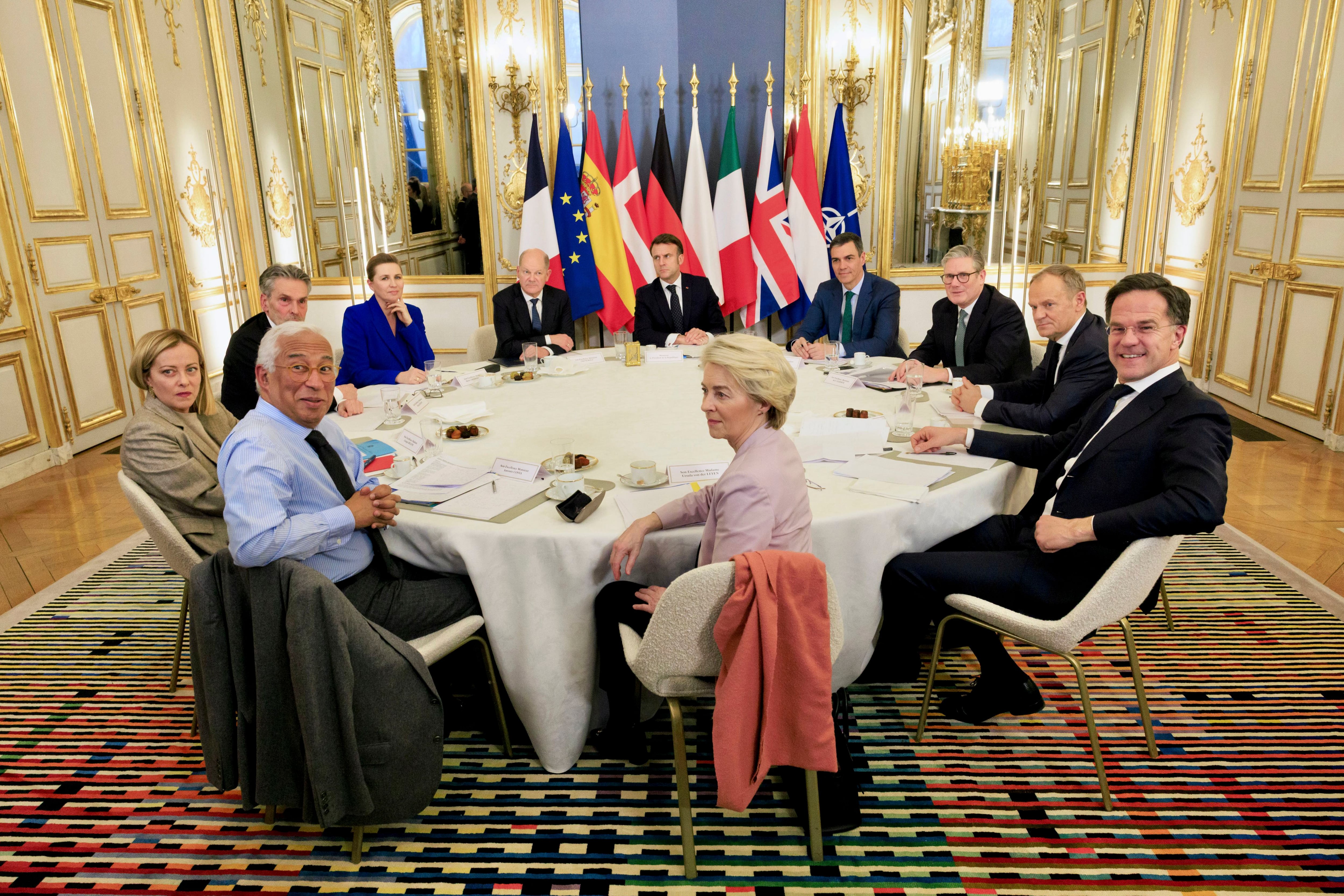 Los principales líderes europeos reunidos en París en una cumbre informal organizada por el presidente francés, Emmanuel Macron, para diseñar su estrategia de cara a la paz en Ucrania