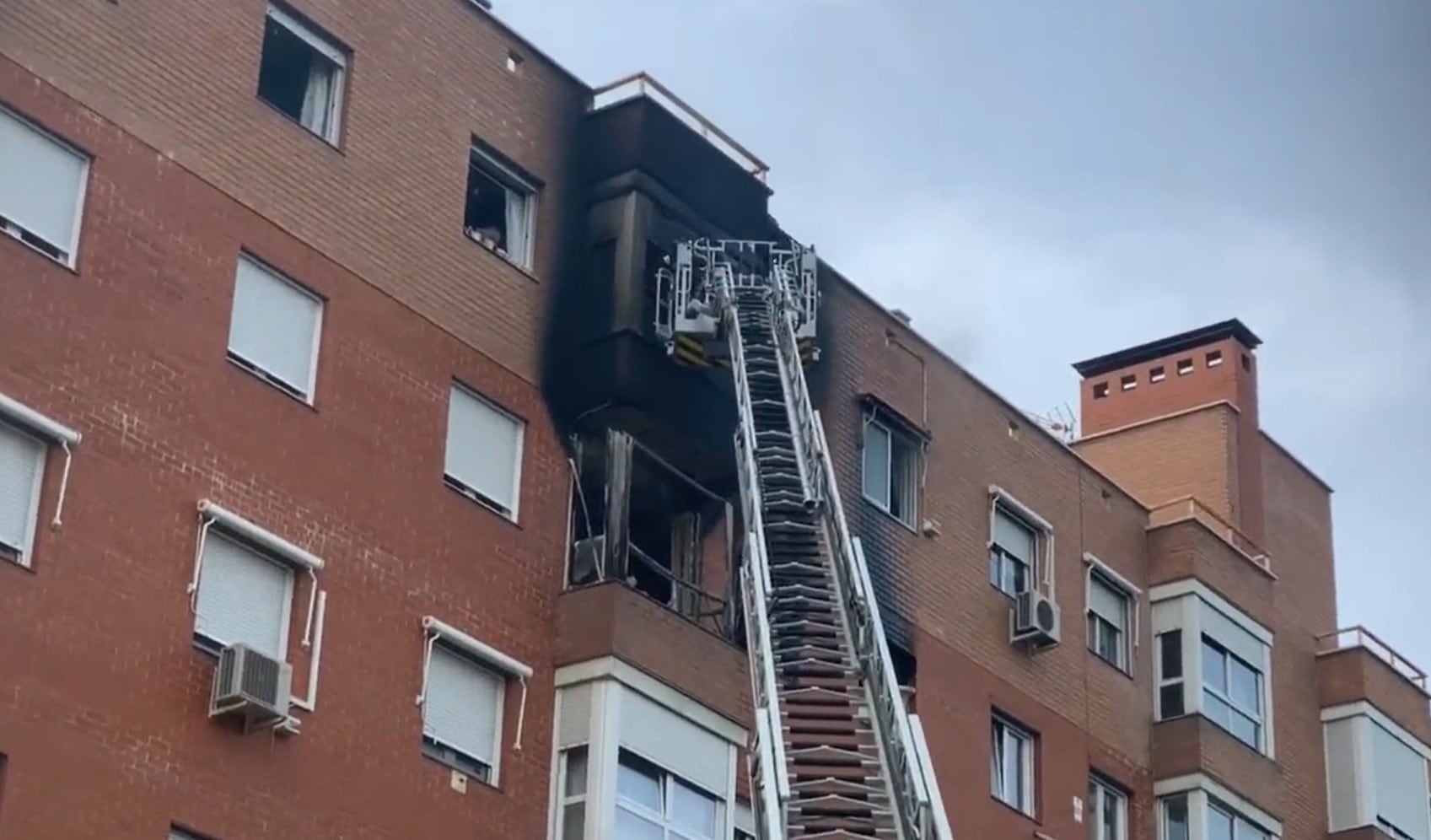 Un matrimonio ha muerto en el incendio de su piso del barrio madrileño de Villaverde.