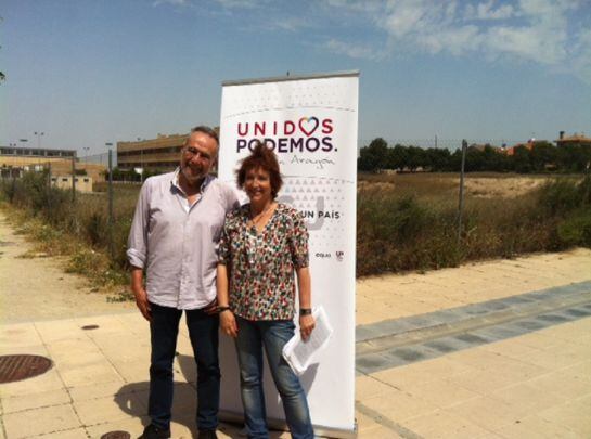 Unidos Podemos, con Pedro Arrojo y Rosa Magallón, han presentado sus propuestas sobre Educación en el solar donde se ubicará el nuevo colegio público de Valdespartera