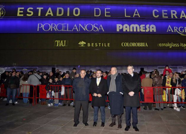 El presidente del Villarreal, junto a las autoridades