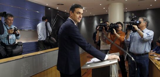 GRA461 MADRID, 16/02/2016.- El secretario general del PSOE, Pedro Sánchez, durante la rueda de prensa ofrecida tras la reunión con los grupos independentistas catalanes de ERC y Democràcia i Llibertat (DiL) hoy en el Congreso de los Diputados, dentro de l