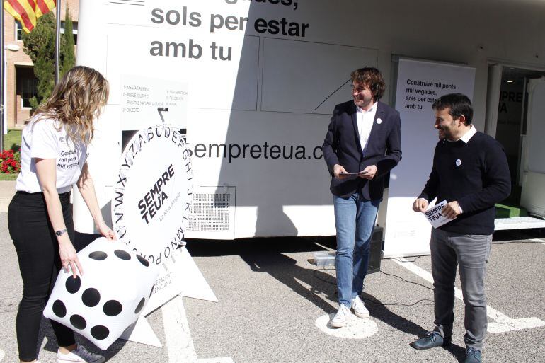 &#039;El bus de la llengua’, un vehicle que recorre la Comunitat Valenciana per apropar el valencià als veïns i veïnes d’una manera entretinguda i interessant