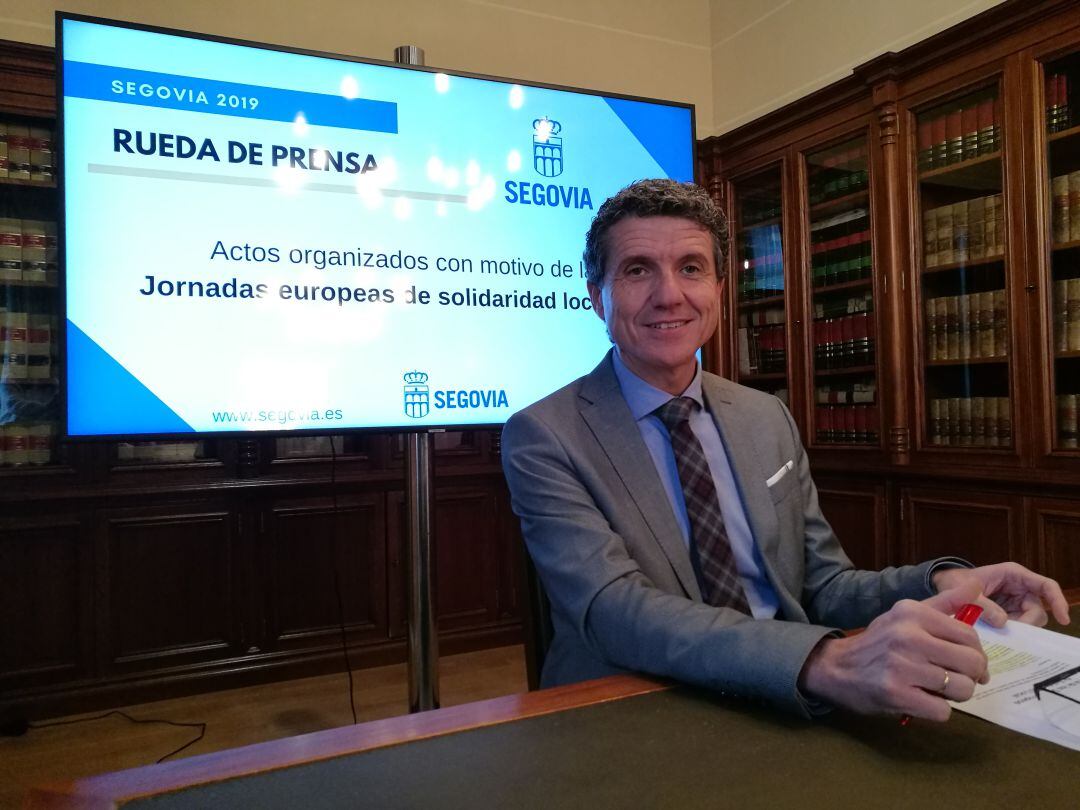 Andrés Torquemada durante la presentación de las jornadas