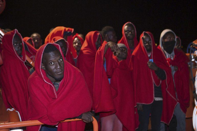 - Llegada de los Los 32 inmigrantes de origen subsahariano al puerto de Motril, tras rescatados por salvamento marítimo cuando navegaban en una patera