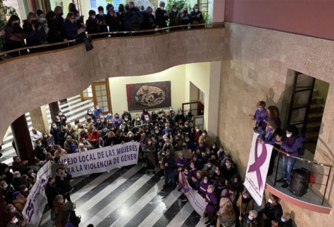 Concentración en el interior del Ayuntamiento