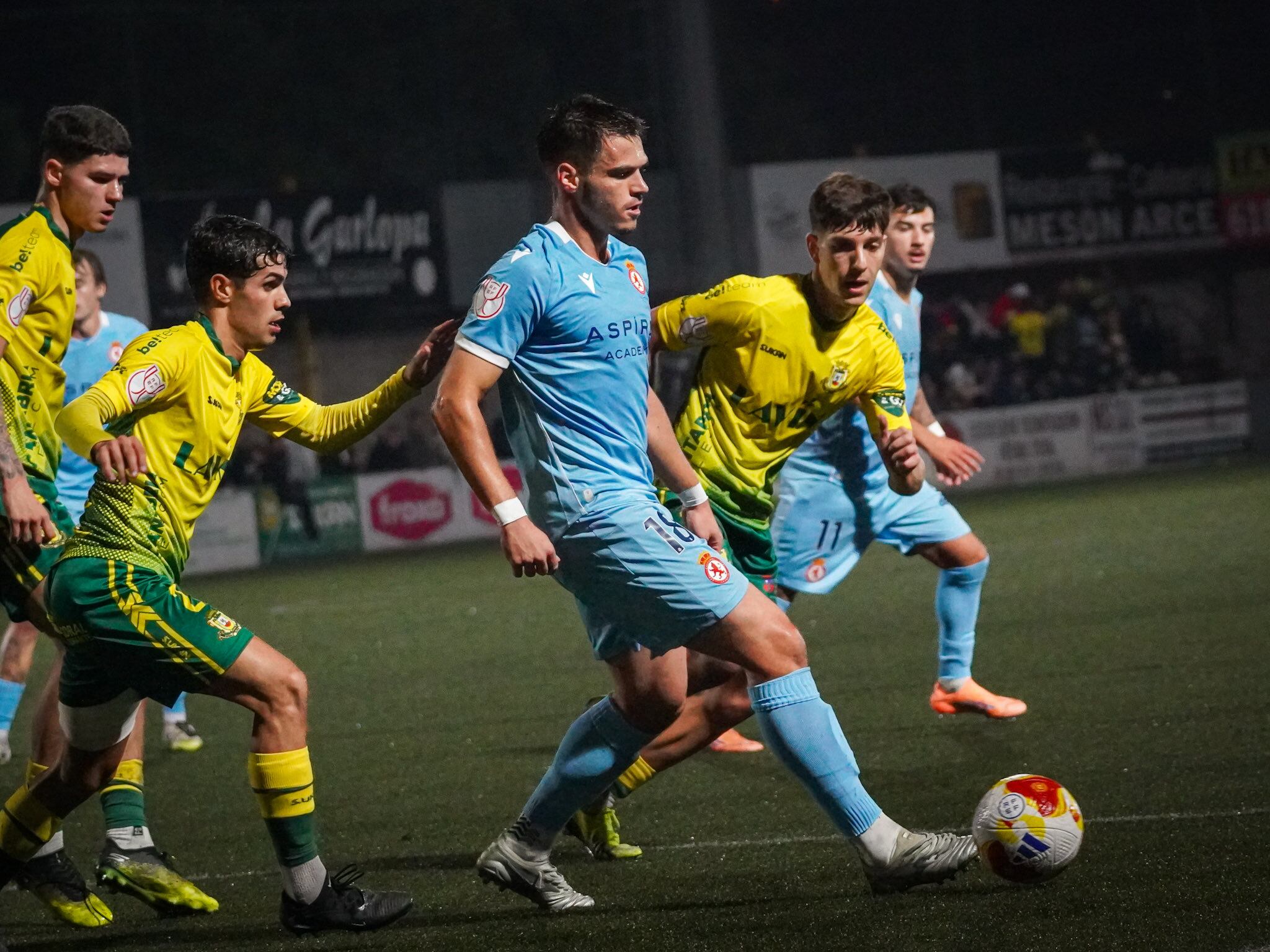 Paraschiv se estrenó como goleador.