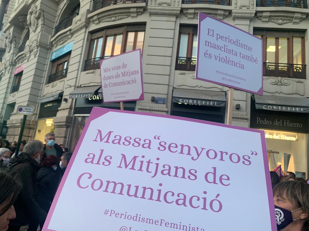 Pancarta en la manifestación del 8M en València