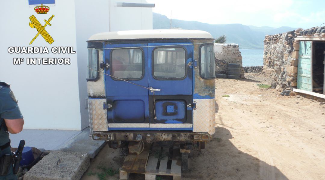 Vehículo abandonado en La Graciosa.