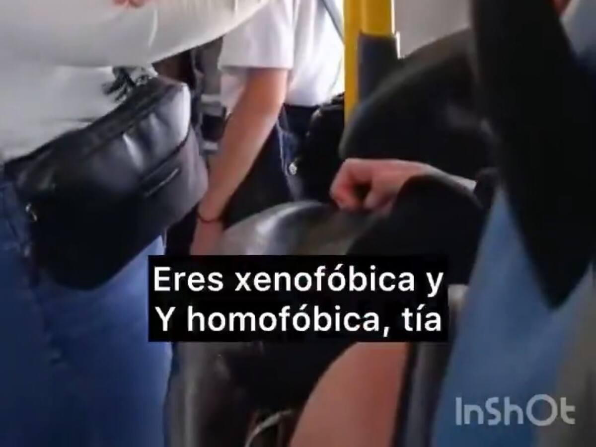 Pelea en una guagua en Gran Canaria: una mujer insulta a dos turistas, llama "maricón" a un pasajero y amenaza con agredirlos