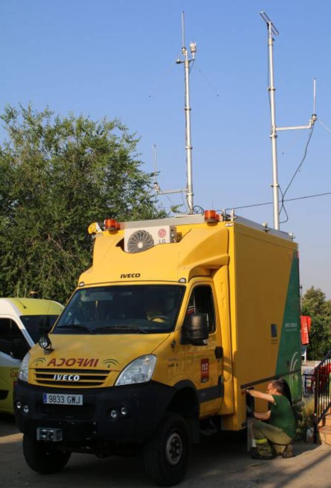 Camión del INFOCA en el Puesto de Mando Avanzado
