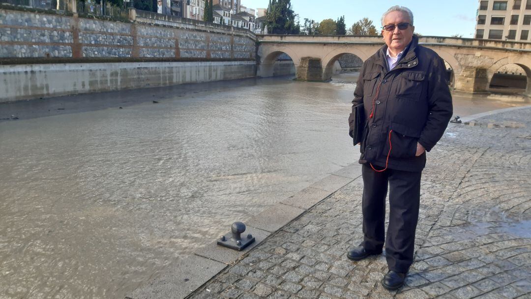 Juan López Martos, en la zona del embarcadero del Genil