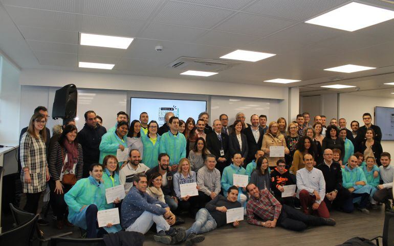 Los alumnos de la Escuela con formadores, mentores, autoridades y miembros de distintas ONGs